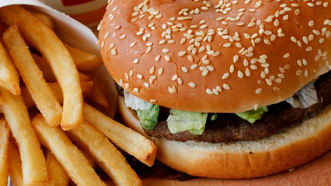 Las industrias que producen estos productos tienen prácticas parecidas y estrategias comerciales que las han llevado a crear epidemias industriales.