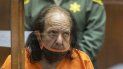 En esta imagen de archivo del 26 de junio de 2020, el actor de cine para adultos Ron Jeremy comparece ante las autoridades tras ser detenido por acusaciones de violación y agresión sexual en el Centro de Justicia Penal Clara Shortridge Foltz en Los Angeles. Mujeres denuncian agresiones sexuales por parte del actor. En esta imagen de archivo del 26 de junio de 2020, el actor de cine para adultos Ron Jeremy comparece ante las autoridades tras ser detenido por acusaciones de violación y agresión sexual en el Centro de Justicia Penal Clara Shortridge Foltz en Los Angeles. Mujeres denuncian agresiones sexuales por parte del actor.
