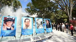 En la Univeridad Internacional de la Florida se reunen familiares, amigos y simpatizantes de los piltos de Hermanos al Rescate.