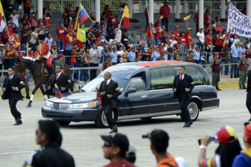 El gerente de la funeraria, Fernando Arango, recordó que la carroza fue trasladada a Venezuela debido a los trámites que se surtieron entre los altos niveles del Gobierno colombiano y venezolano (EFE)
