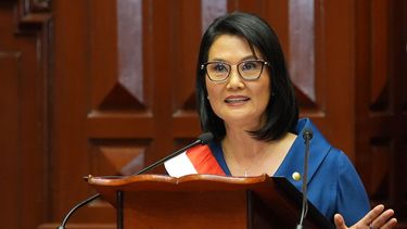 La presidenta de Perú, Keiko Fujimori, habla después de tomar posesión durante su ceremonia de inauguración en el Congreso en Lima el 28 de julio de 2026.