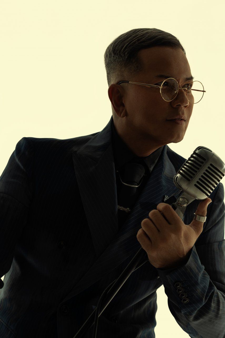 El cantautor colombiano Charlie Zaa presenta el tema Bobo apasionado.