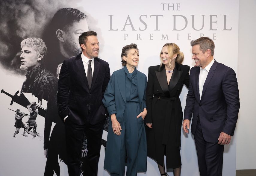Ben Affleck, Herriet Walter, Jodie Comer y Matt Damon en el estreno del filme The Last Duel, del director Ridley Scott.