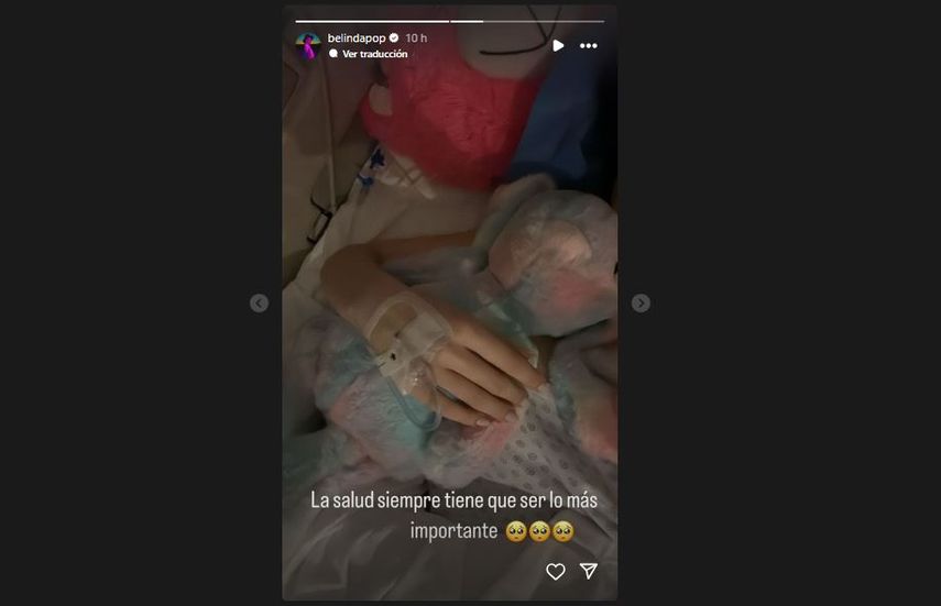Belinda comparte foto hospitalizada.