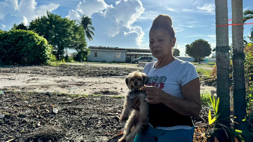 Una residente de la comunidad de trailers en Sweetwater Una residente de la comunidad de trailers en Sweetwater