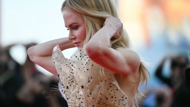 Nicole Kidman posa en la alfombra roja del Festival de Cine de Venecia.