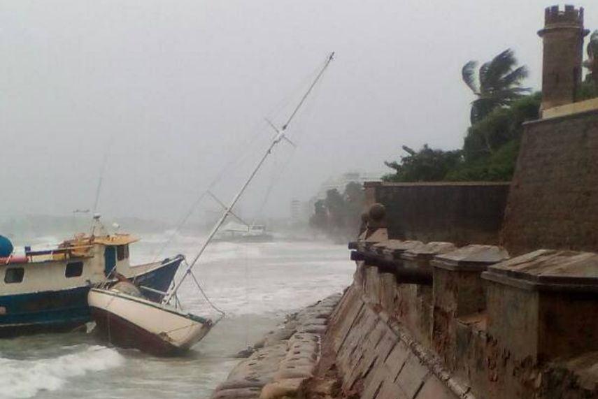 La parte este de Nueva Esparta es la más afectada, ya que, hay presencia de vientos huracanados y olas de hasta cuatro metros de altura.