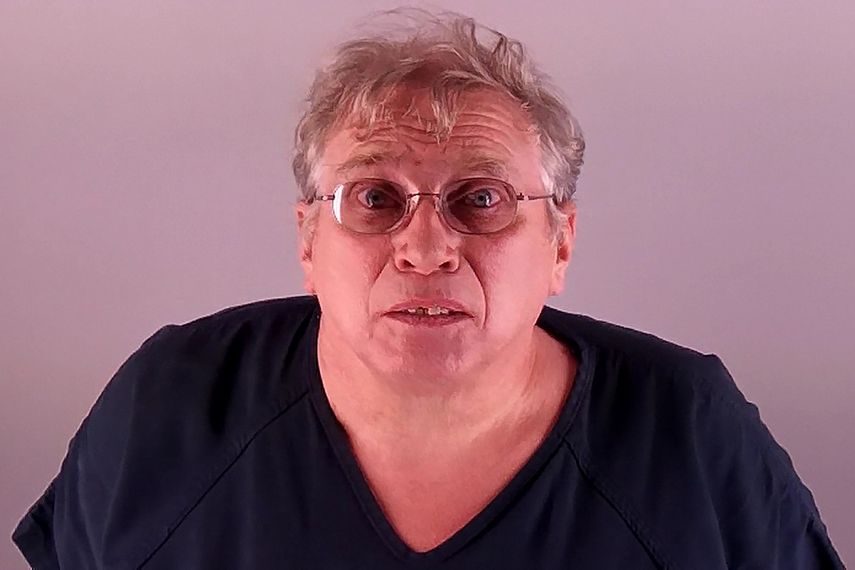 Esta foto de 2017 proporcionada por la fiscal&iacute;a de distrito del condado de Deschutes, Oregon, muestra a Roger Sinclair. Despu&eacute;s de que Sinclair fue expulsado en 2002 por la di&oacute;cesis de Greensburg en Pensilvania, por presuntamente haber abusado de un adolescente d&eacute;cadas antes, termin&oacute; en Oregon. En 2017, fue arrestado por abusar repetidamente de un joven discapacitado y ahora est&aacute; en prisi&oacute;n por un delito que seg&uacute;n el principal investigador en el caso de Oregon jam&aacute;s se debi&oacute; permitir que sucediera.