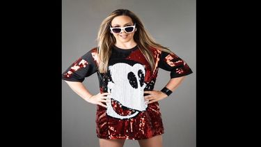 La periodista y actriz venezolana Sandra Villanueva presenta el monólogo Walt me mintió, el mundo mágico no existe.