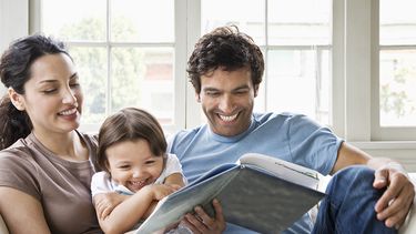 La estabilidad financiera ayuda a crear mejores familias.