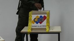 El Consejo Nacional Electoral (CNE) es el organismo encargado de llevar a cabo las elecciones en Venezuela. Quedan abiertos los centros de votación por dos horas más