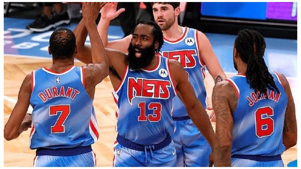 Harden debuta con Brooklyn Nets y lo hace con triple-doble