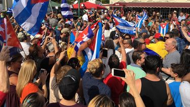 En la calle 8 de Miami, los cubanos en el exilio salieron a manifestarse