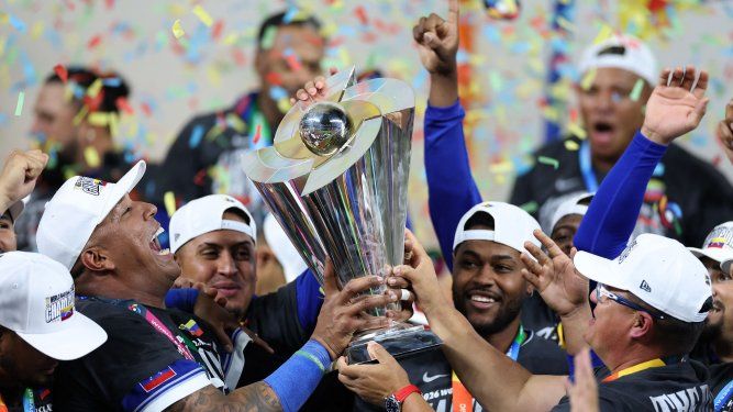 Jugadores venezolanos reciben el título del Clásico Mundial de Béisbol&nbsp;