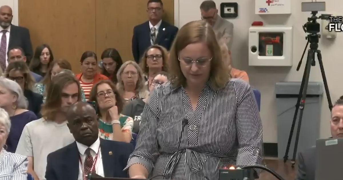 Fiscal General de Florida exige destitución de maestra en Alachua por presunto acoso político a estudiante