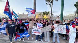 Manifestación en la Pequeña Habana, Miami, por un cambio en Cuba. Manifestación en la Pequeña Habana, Miami, por un cambio en Cuba.