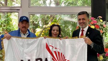 El secretario de la alianza castrochavista del ALBA reunido con Daniel Ortega y Rosario Murillo, Managua, Nicaragua, el 19OCT21.&nbsp;