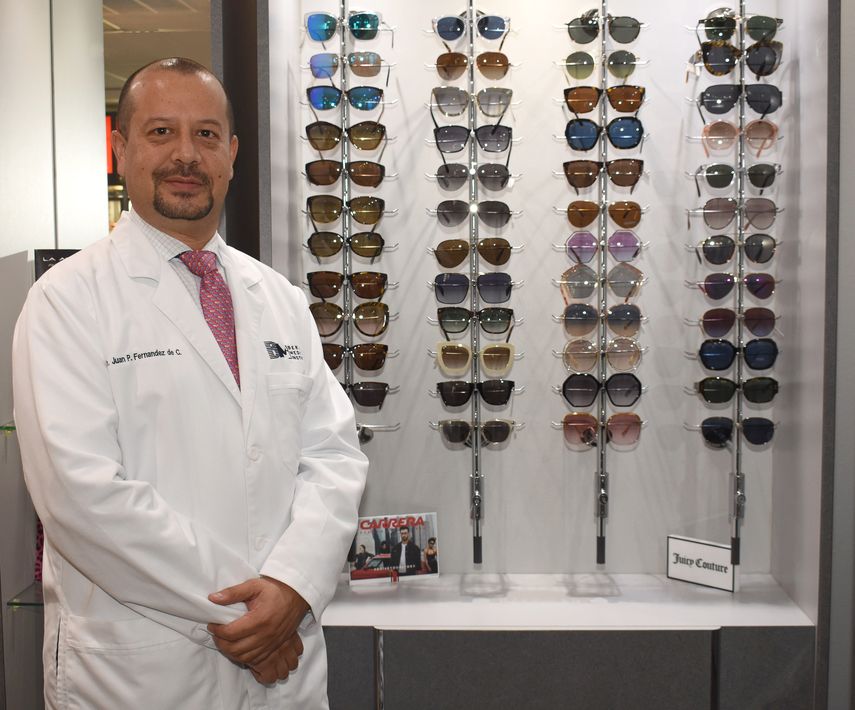 El oftalmólogo y cirujano en el Instituto Médico Beraja, Juan Pablo Fernández De Castro.