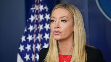 La secretaria de prensa de la Casa Blanca, Kayleigh McEnany, habla durante una sesión informativa en la Sala de Información Brady de la Casa Blanca en Washington, DC el 7 de enero de 2021.&nbsp;