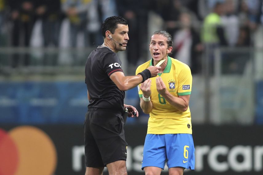 En la primera ronda, Tobar pitó en el partido que Colombia le ganó 2-0 a Argentina en Salvador.