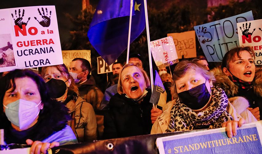 La embajada rusa en Madrid siente el peso de las protestas.