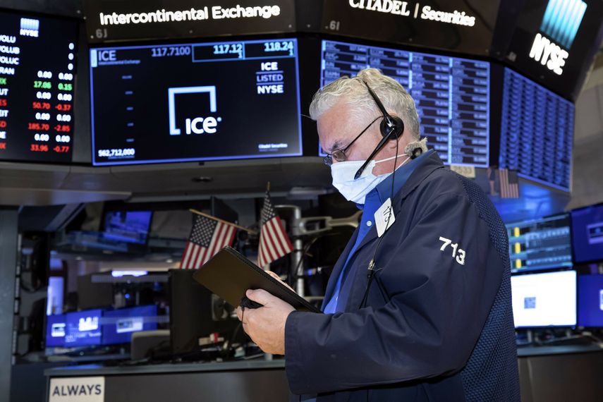 Wall Street cierra a la baja a pesar de buenos datos de inflación