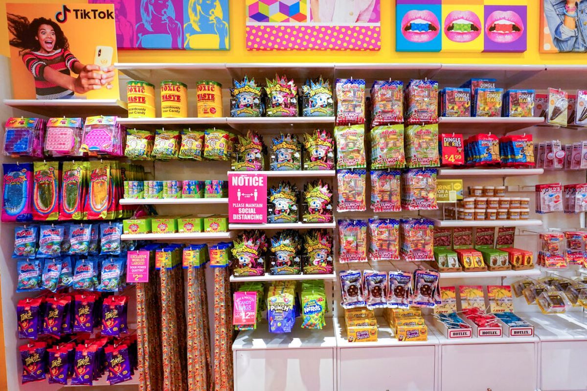 Una serie de productos que fueron promocionados en TikTok, en la tienda ItSugar en Nueva York. Una serie de productos que fueron promocionados en TikTok, en la tienda ItSugar en Nueva York.
