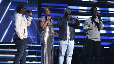Alicia Keys canta Boyz II Men en honor al fallecido Kobe Bryant, en la ceremonia de los premios Grammy el domingo 26 de enero del 2020 en Los Angeles.&nbsp;