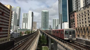 Se suponía que el medio centavo serviría para la ampliación del Metrorail, algo que nunca sucedió. En este momento es imposible hacerlo por los altos costos de un proyecto de ese tipo.