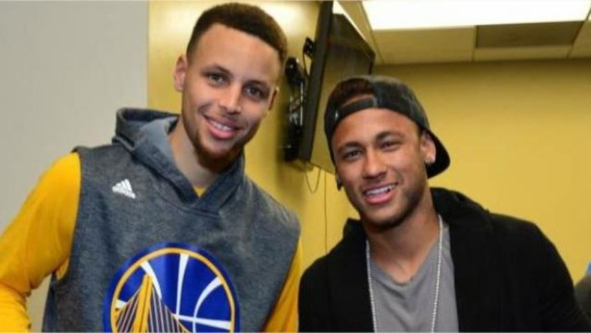 Curry y Neymar se retrataron para la prensa luego del juego. (CORTESÍA)