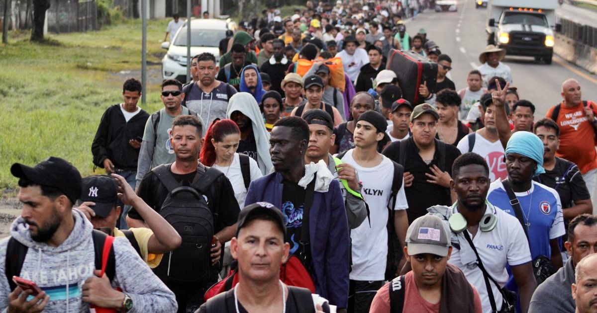 Cientos de migrantes parten a Ciudad de México para exigir su regularización