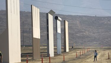 Prototipos del muro que el presidente Donald Trump quiere construir en la frontera con México.
