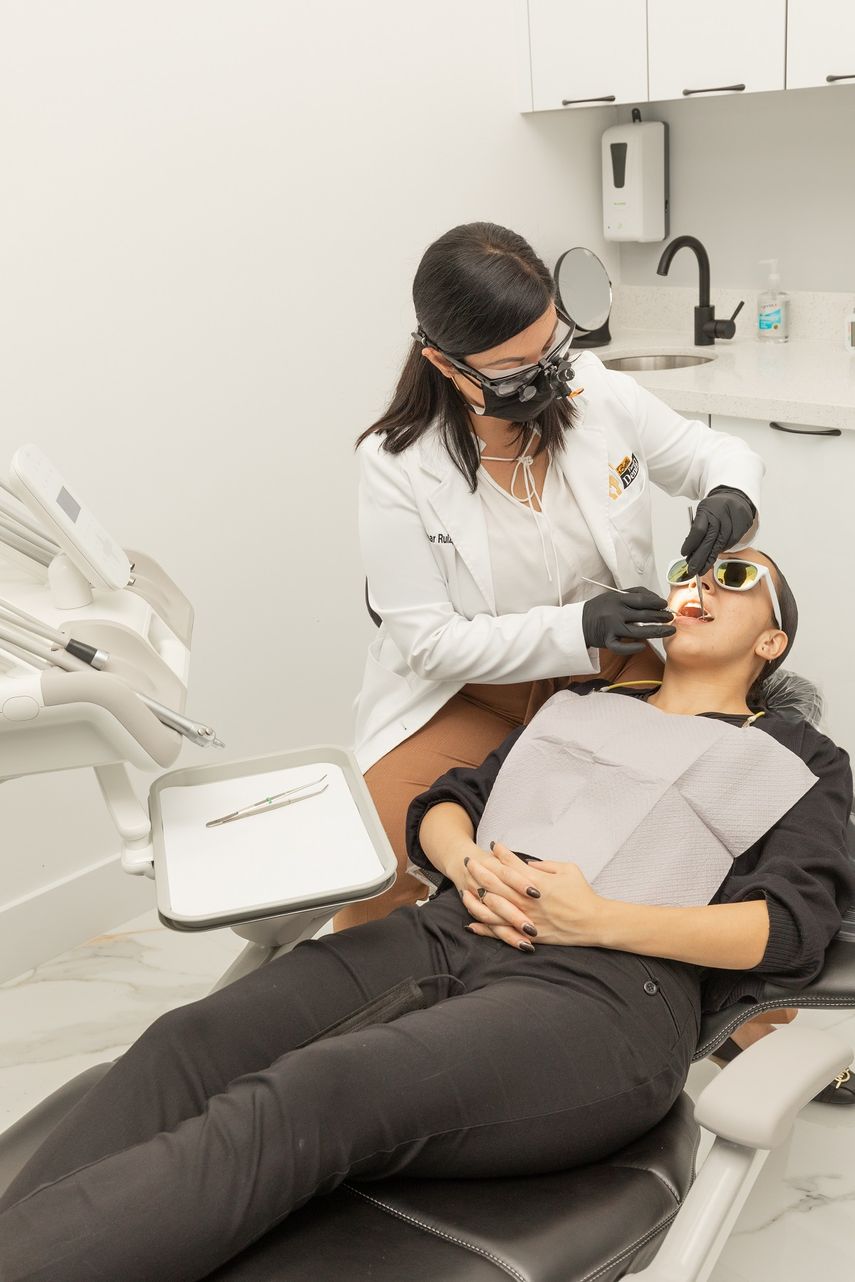 Bella Family Dental es una de las clínicas estéticas más famosas del sur de la Florida ya que ofrece más de 20 servicios, cuenta con especialistas en todas las áreas, y ofrece la más moderna aparatología dental.