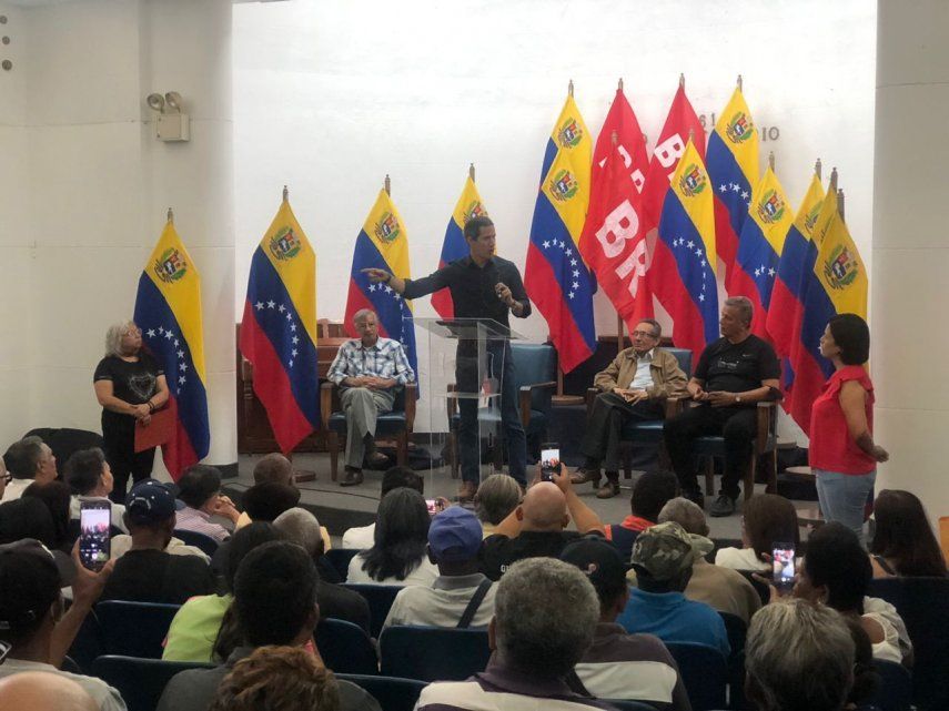 Juan Guaidó durante el acto de apoyo del izquierdista partido Bandera Roja.