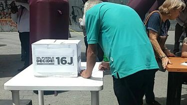 La oposición venezolana realizará el domingo 16 de julio una consulta popular para definir si los ciudadanos apoyan o rechazan la Constituyente que promueve el presidente Nicolás Maduro.