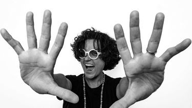 La caricaturista Rayma Suprani presenta The Heartbeat in Evolution (El latido del corazón en la evolución) en Miami.