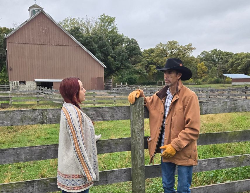 Fotografía cedida por Parkinsons Foundation que muestra a Myrella Guzmán junto a su padre Fidel, quien padece la enfermedad de parkinson.