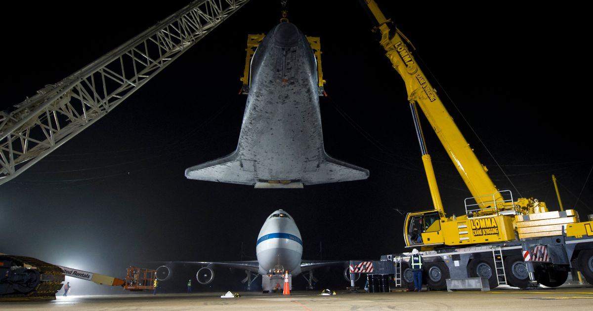 Posible traslado de la emblemática nave espacial Discovery a Texas genera polémica