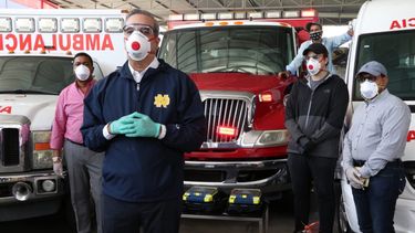 El l&iacute;der opositor en Rep&uacute;blica Dominicana, Luis Abinader, quien adjunto a su equipo instalar&aacute; de inmediato un hospital temporal en La Vega,&nbsp; mientras hace entrega de la donaci&oacute;n de varias ambulancias a Alcald&iacute;as del pa&iacute;s para afrontar la situaci&oacute;n de salud.&nbsp;