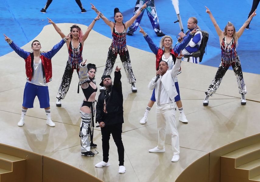&nbsp;Nicky Jam, Will Smith y Era Istrefi duurante la presentación en la ceremonia de la final.&nbsp;