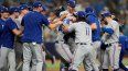 Jugadores de los Rangers de Texas celebran después de derrotar 7-1 a los Rays de Tampa Bay en el Juego 2 de la Serie de Comodines de la Liga Americana, el miércoles 4 de octubre de 2023, en San Petersburgo, Florida.