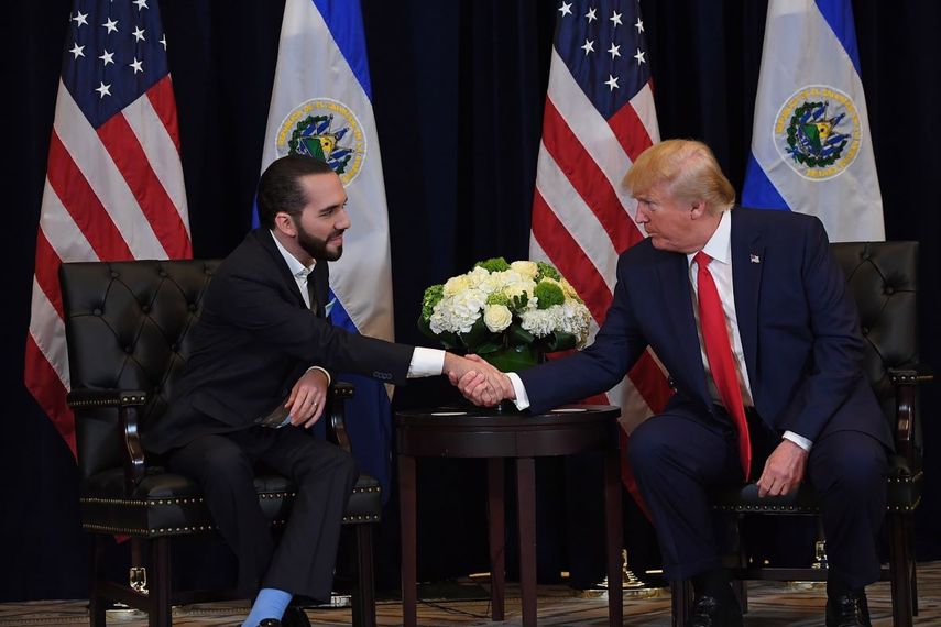 El presidente de El Salvador, Nayib Bukele, junto al presidente electo de Estados Unidos Donald Trump. &nbsp;