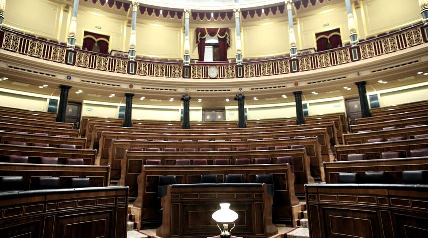 Vista general del Congreso de los Diputados donde se ha aprobado el reparto de los esca&ntilde;os del hemiciclo que han acordado los grupos parlamentarios salvo Vox, que ha votado en contra. Seg&uacute;n el dise&ntilde;o previsto, PP, Vox y Ciudadanos compartir&aacute;n el tercio que queda a la derecha de la Presidencia de la C&aacute;mara, mientras que Unidas Podemos, PNV y ERC se quedan la parte central. En Madrid (Espa&ntilde;a), a 23 de diciembre de 2019. &nbsp;