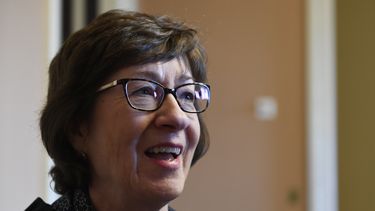 La senadora republicana Susan Collins habla con reporteros en el Capitolio el mi&eacute;rcoles 15 de enero de 2020, en Washington, D.C.&nbsp;