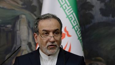 El ministro de Asuntos Exteriores de Irán, Abbas Araghchi, asiste a una conferencia de prensa en Moscú el 18 de abril de 2025