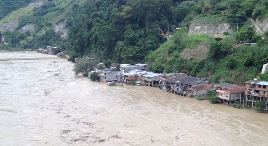 Las autoridades de Puerto Valdivia temen que una nueva creciente del río Cauca arrase sus viviendas.