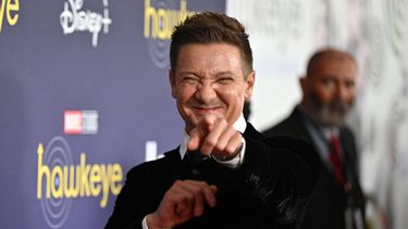 En esta foto de archivo tomada el 17 de noviembre de 2021, el actor estadounidense Jeremy Renner llega al estreno de la miniserie de televisión de Marvel Studios Hawkeye en el Teatro El Capitán de Los Ángeles. En enero el actor sufrió un accidente que le dejó más de 30 fracturas.