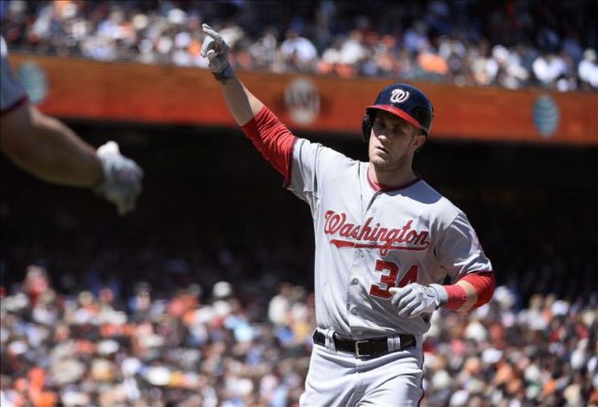 Bryce Harper acabó con el pitcheo del conjunto marino. (ARCHIVO)