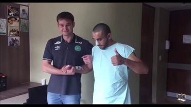 El jugador Alan Ruschel mostró claros signos de mejoría en el video publicado en las redes sociales.