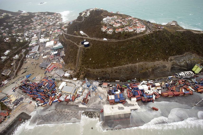 Fotografía facilitada por el Departamento de Defensa de Holanda que muestra una vista aérea de los daños causados por el huracán&nbsp;Irma&nbsp;a su paso por Philipsburg, en la isla de San Martin.